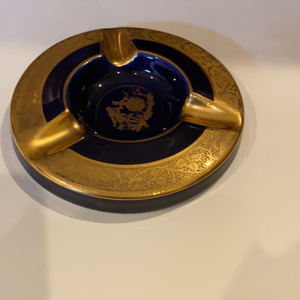 LIMOGES NAVY AND GOLD ASHTRAY FRENCH - Picture 9 of 10